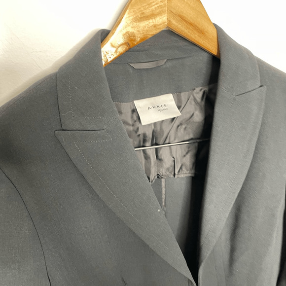 AKRIS PUNTO Wool hook and eye blazer dark gray light weight designer WOMENS 8 - Picture 4 of 8